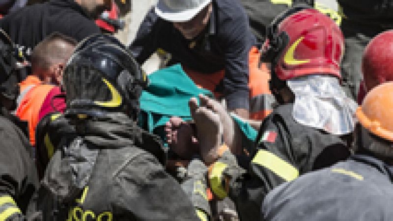 El rescate de las víctimas sepultadas del terremoto, una carrera contra reloj