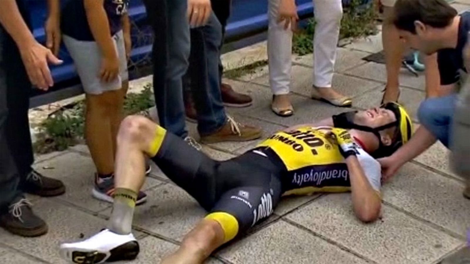 Vuelta 2016 | La caída de Kruijswijk y el bolardo no señalizado, en boca de todos en la Vuelta