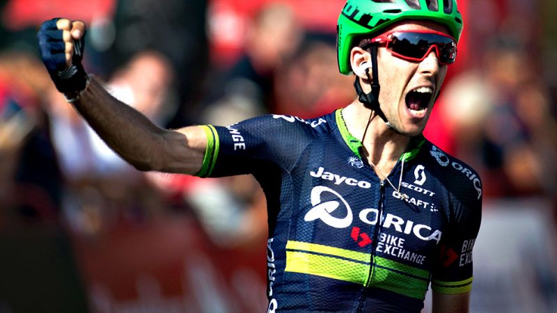El británico Simon Yates (Orica) se ha impuesto en la sexta etapa de la Vuelta a España que se ha disputado con un recorrido de 163,2 kilómetros entre Monforte de Lemos y Luintra, en la que el colombiano Darwin Atapuma (BMC) conservó el maillot rojo 