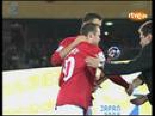  - Piqué celebra su 'no-expulsión'