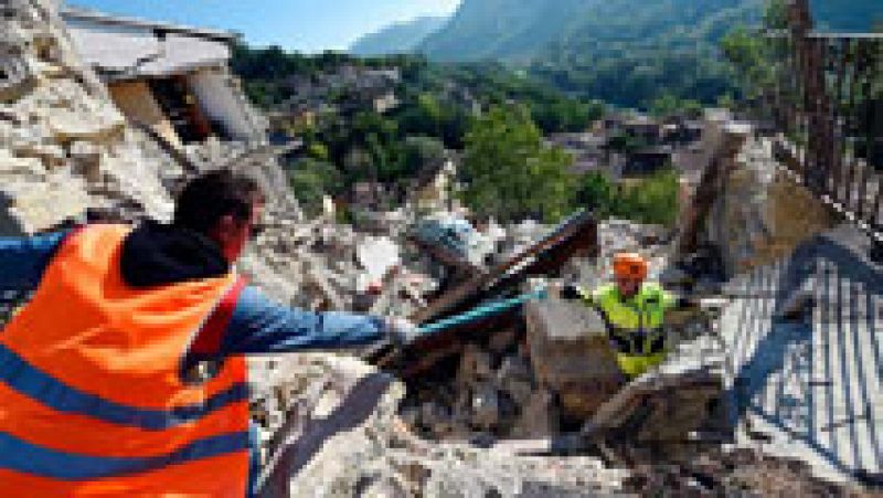 La Mañana - Al menos 267 muertos en el terremoto de Italia