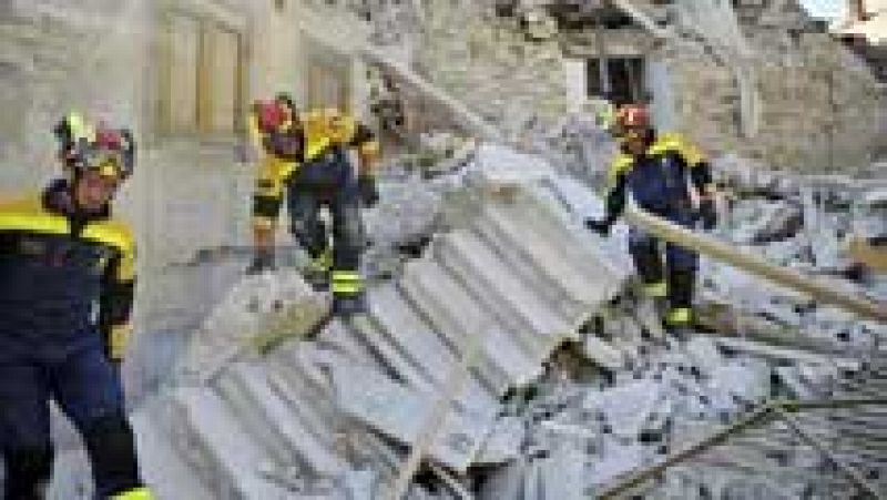 Las réplicas del terremoto de Italia complican la búsqueda de los desparecidos