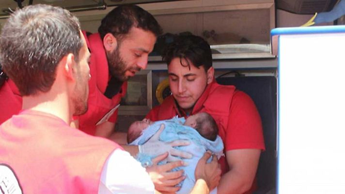 Telediario 1 - Cruz Roja confirma la muerte de dos bebés siameses sirios que esperaban una intervención quirúrgica