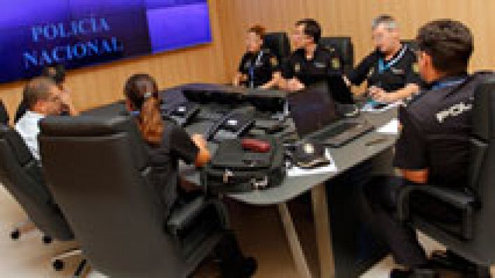 Telediario 1 - Desarticulan una red dedicada a la regularización de ciudadanos chinos