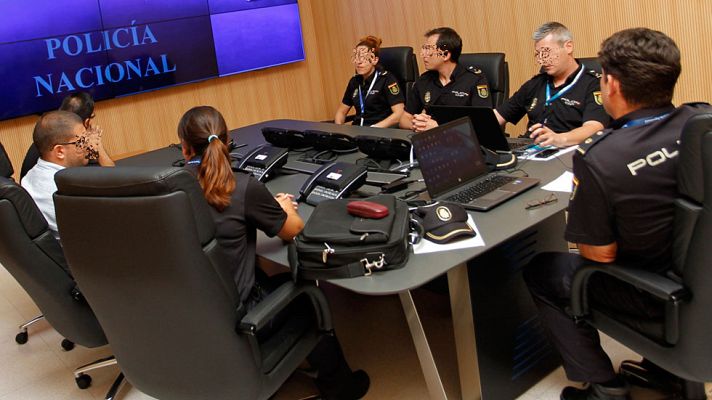 Telediario 1 - Desarticulan una red dedicada a la regularización de ciudadanos chinos