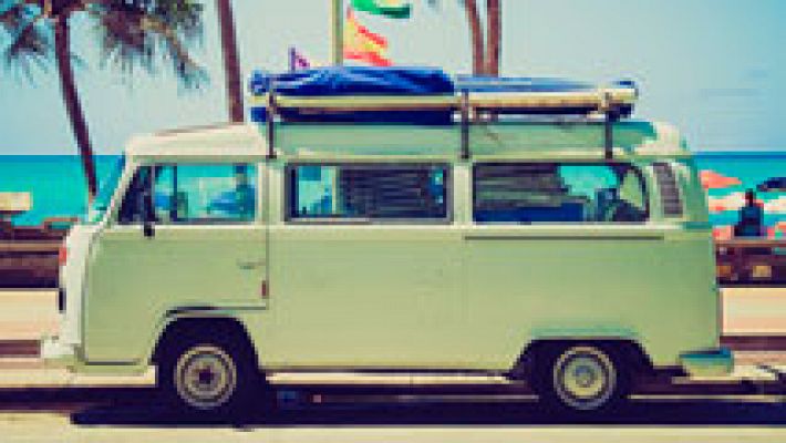 Telediario 1 - Cada vez son más los que se atreven con el transporte y casa