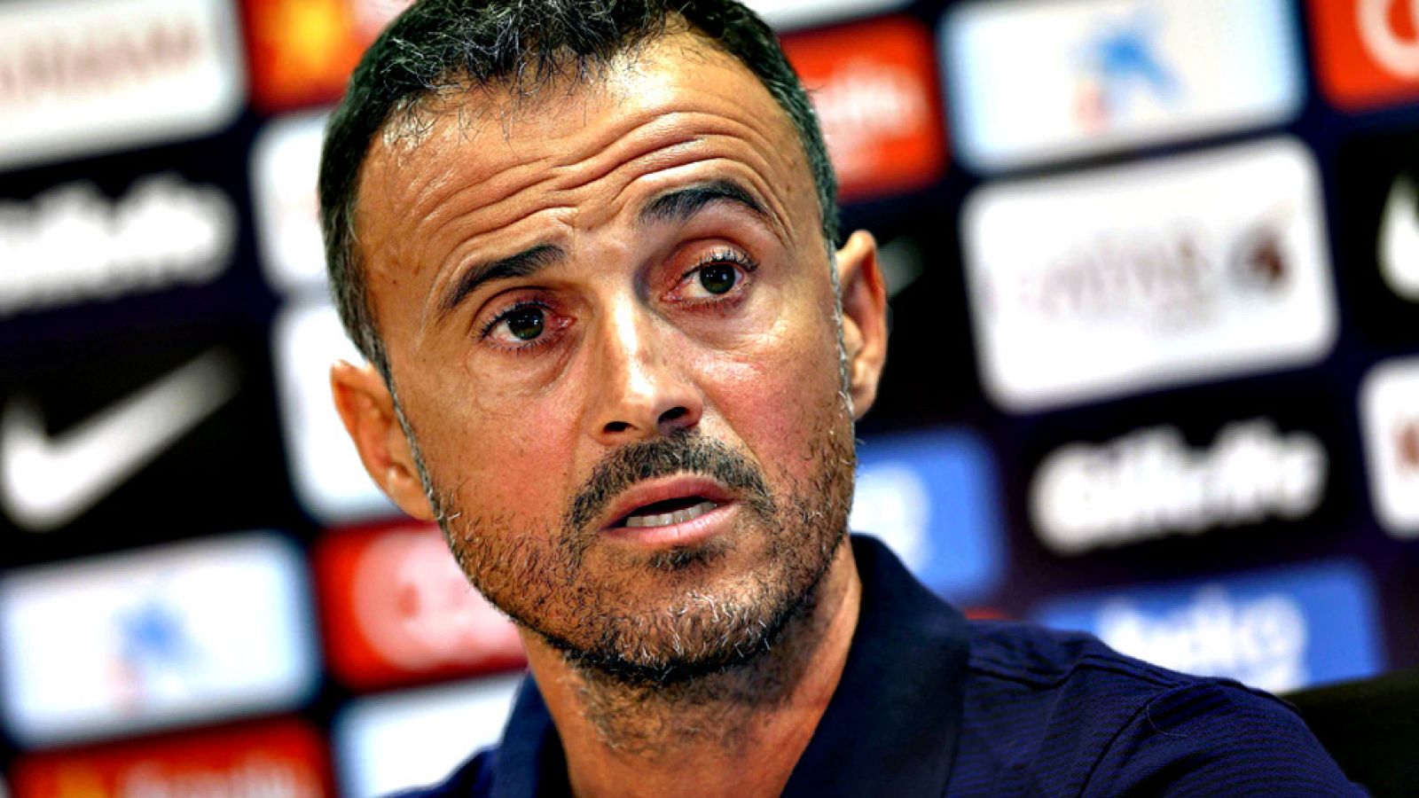 El entrenador del FC Barcelona, Luis Enrique Martínez, aseguró que no se cree las palabras sobre un posible cambio de estilo de Ernesto Valverde en el choque de este domingo en San Mamés y que "seguro" que el Athletic Club les va a "presionar alto", 
