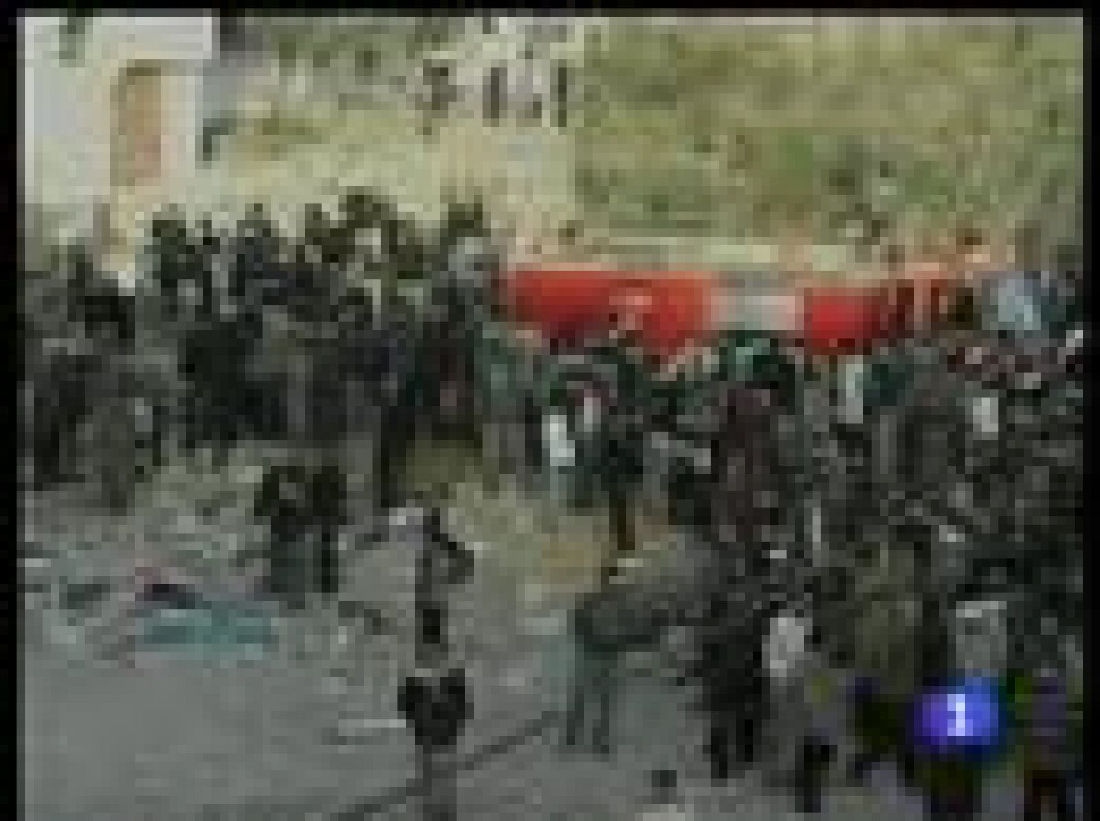 Los palestinos tratan de huir de Gaza | Ver