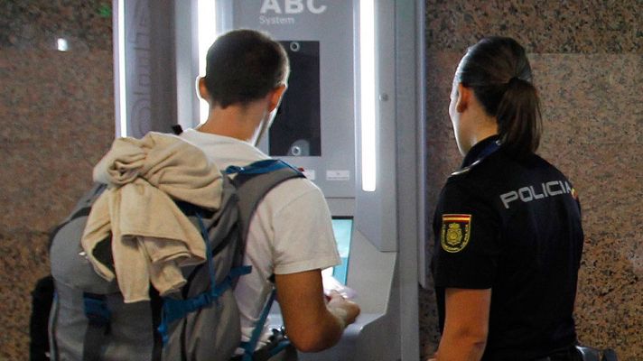 Telediario 1 - La policía ha detenido a 15 mulas este verano