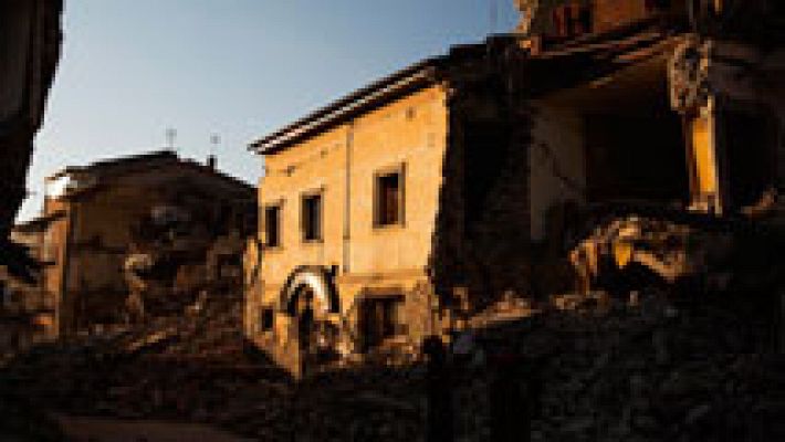 Telediario 1 - Los seísmos, enemigos de la identidad cultural