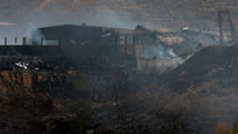 Continúan trabajando en el incendio en la planta de Chiloeches