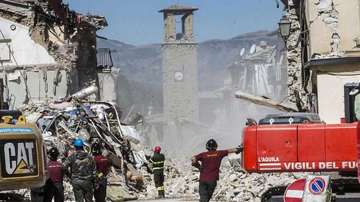 Telediario 1 - Los héroes de Amatrice, solidaridad sobre dos ruedas