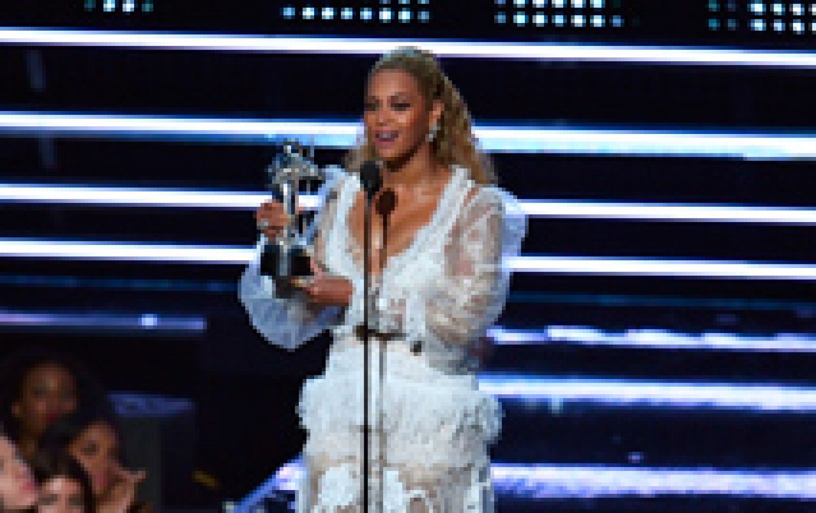 Beyoncé y Rihanna triunfan en los premios MTV