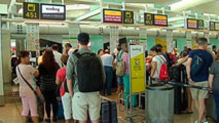 Telediario 1 - El turismo sigue batiendo récords en España