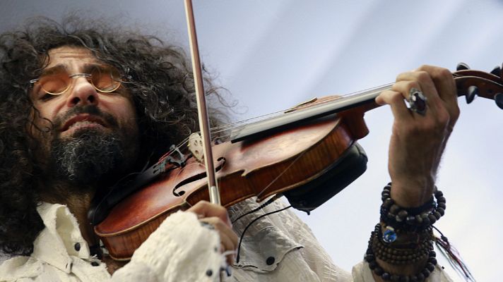 Telediario 1 - El violinista Ara Malikian celebra sus 15 años en España con un fin de gira por todo lo alto