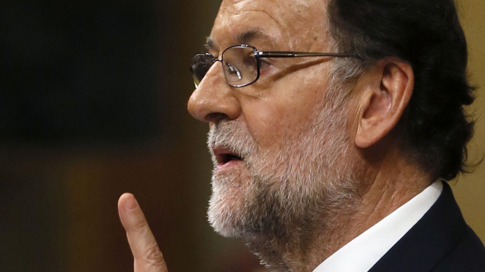 Mariano Rajoy ha replicado al portavoz de ERC, Joan Tardà, a quien ha recordado que solo existe una forma de que sea posible un referéndum: por "la voluntad del pueblo español"."No se puede celebrar un referéndum porque las decisiones que afectan al conjunto de los españoles no se puede celebrar en ningún lugar concreto de España. Esto es lo que se llama la soberanía nacional", ha remarcado RajoyConsciente de que ERC no le va a dar su apoyo, ha reincidido en que el derecho a decidir le corresponde "únicamente" al pueblo español, y ha afeado a Tardà, para el diputado catalán, "no existe más democracia que la que le interesa a usted".