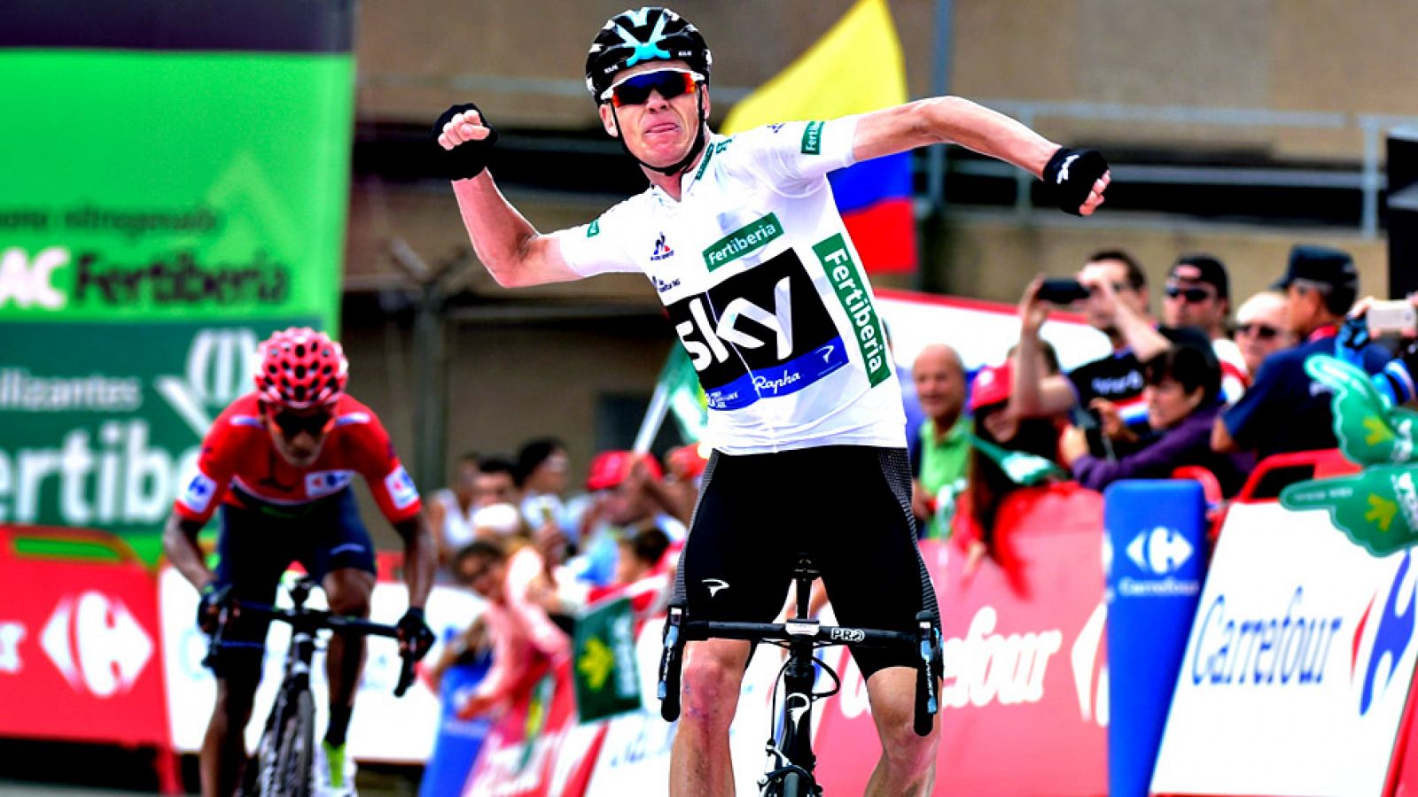 El británico Chris Froome (Sky) se ha impuesto en la undécima etapa de la Vuelta a España disputada entre Colunga y Peña Cabarga, de 168,6 kilómetros, en la que Nairo Quintana (Movistar) retuvo el maillot rojo. En un duelo estelar entre Froome y Quin