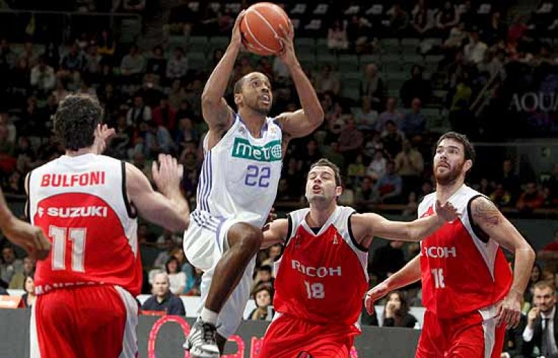 El Real Madrid aplasta al Ricoh Manresa (83-56), con un gran partido de Felipe Reyes y Quinton Hosley. En las filas del conjunto blanco debutó Tomas Van den Spiegel.