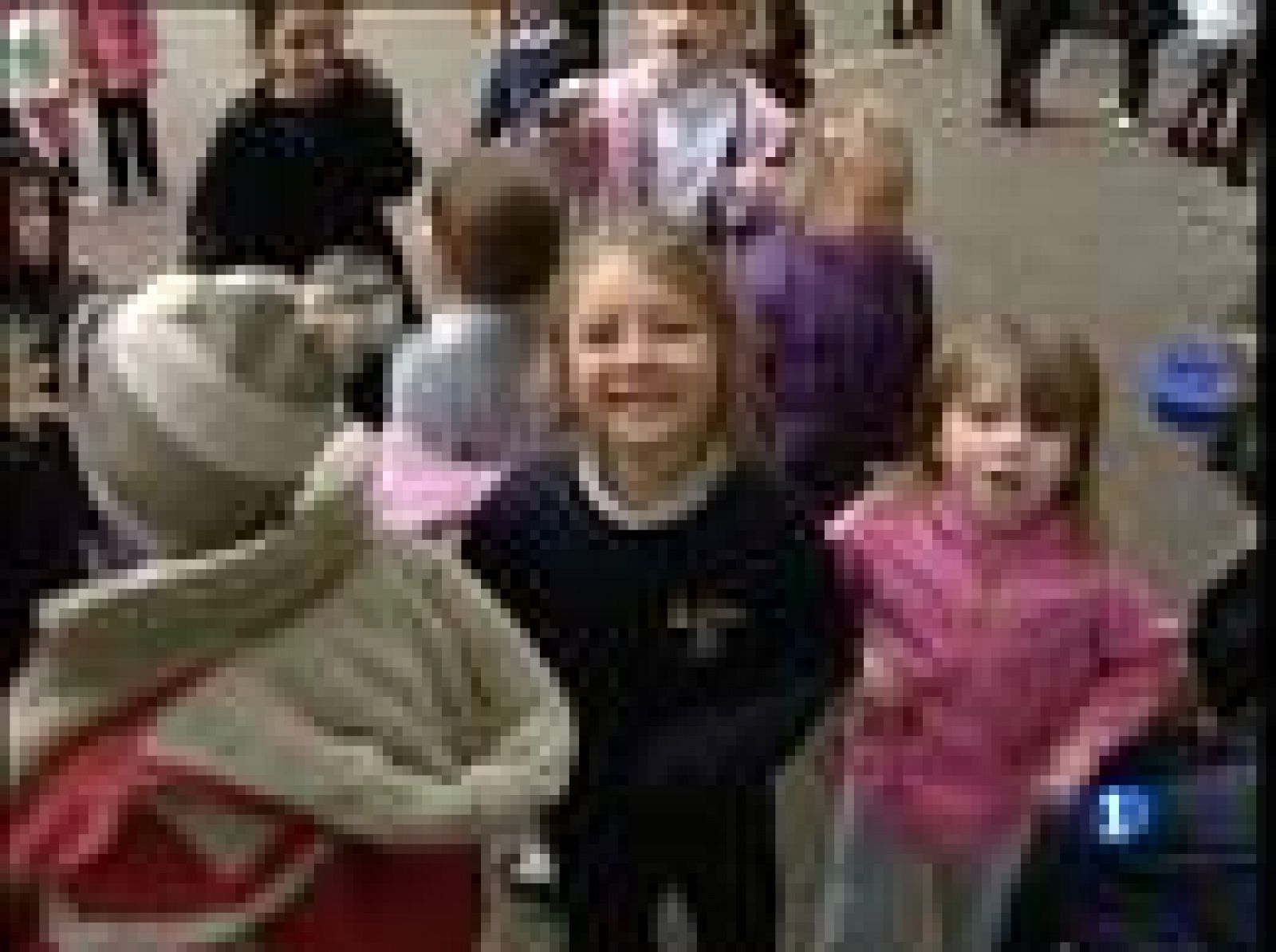 En Inglaterra en un colegio con alumnos de los cinco continentes los profesores utilizan una versión de la lengua de signos para poder entenderse con ellos | Ver