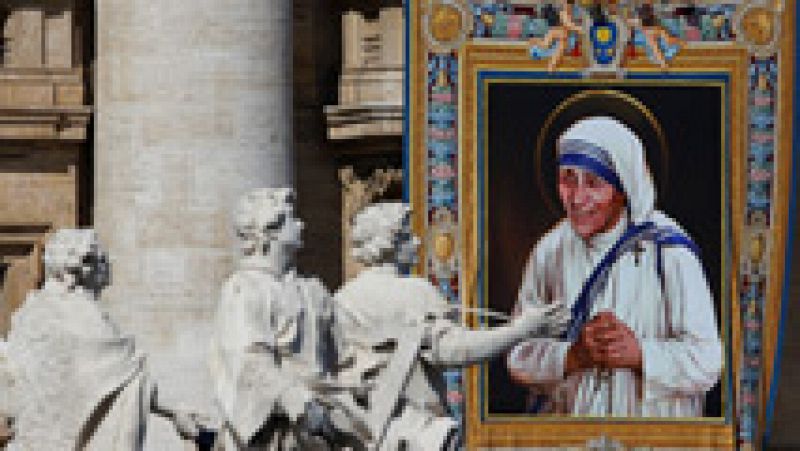 El papa Francisco proclama santa a la madre Teresa de Calcuta