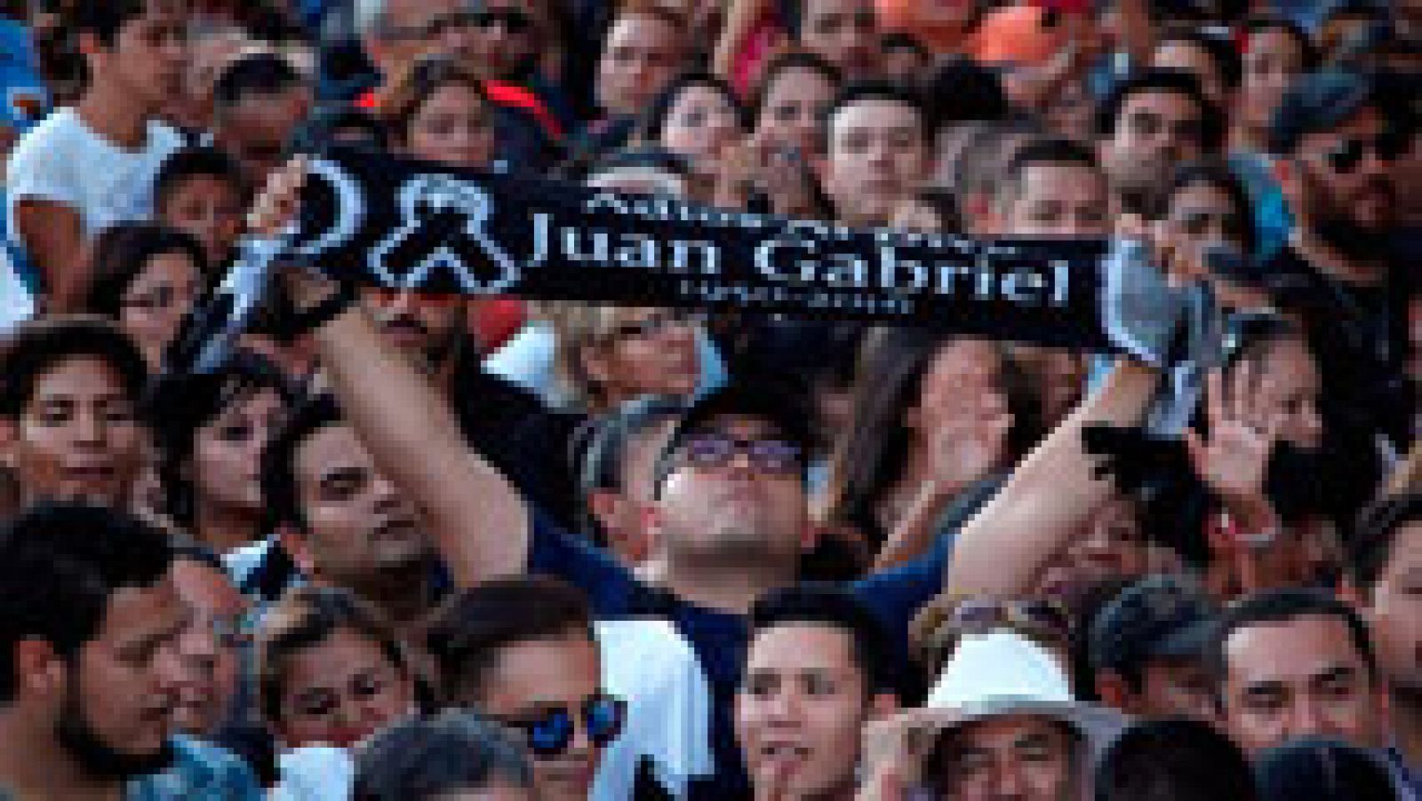Telediario 1: Los restos de Juan Gabriel llegan a México para una despedida multitudinaria | RTVE Play