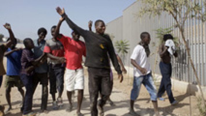 Más de un centenar de inmigrantes entran a Melilla tras lograr saltar valla