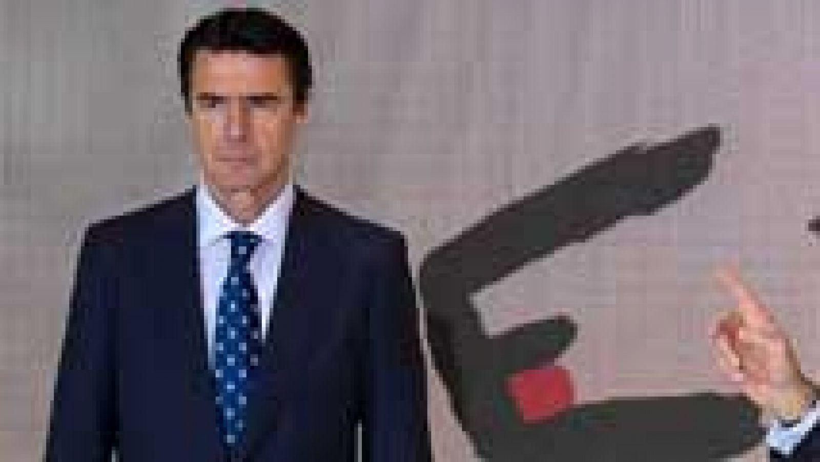 Telediario 1: Rajoy defiende la elección de Soria para el Banco Mundial: "Es funcionario y como tal ha participado en un concurso" | RTVE Play