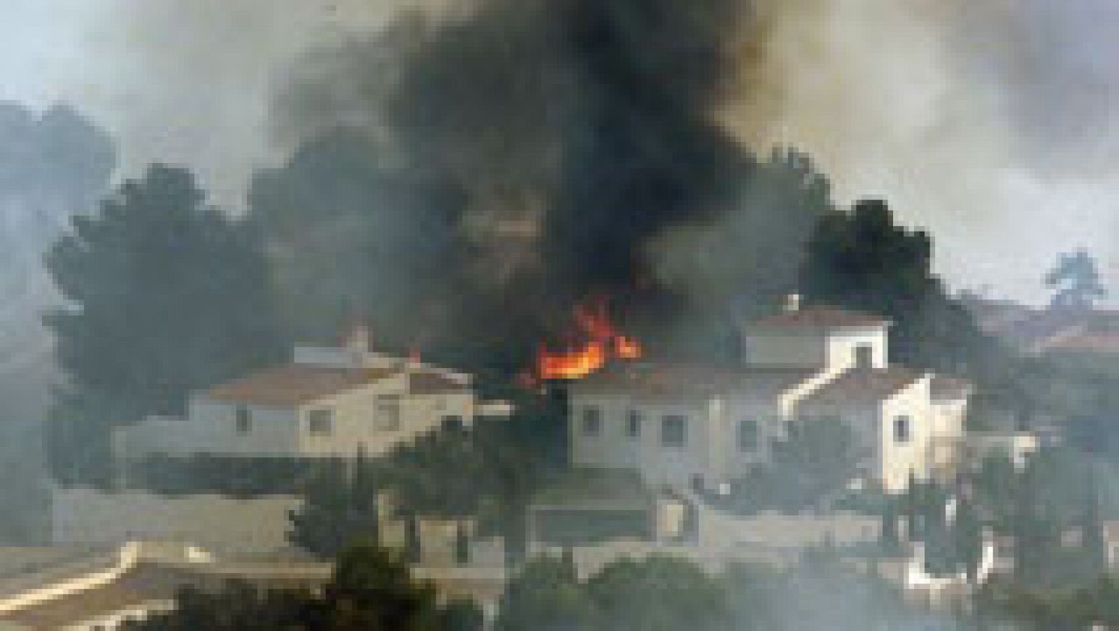 Telediario 1: Más de 1.000 personas desalojadas por un incendio en Alicante | RTVE Play