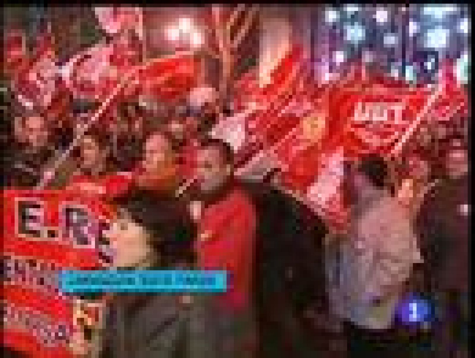 Unos 1.500 trabajadores de la planta que General Motors tiene en Figueruelas, en Zaragoza, se han manifestado para expresar su rechazo al Expediente de Regulación de Empleo que la compañía quiere aplicar para la totalidad de la plantilla, de 7.500 empleados, durante 17 días a lo largo de 2009.