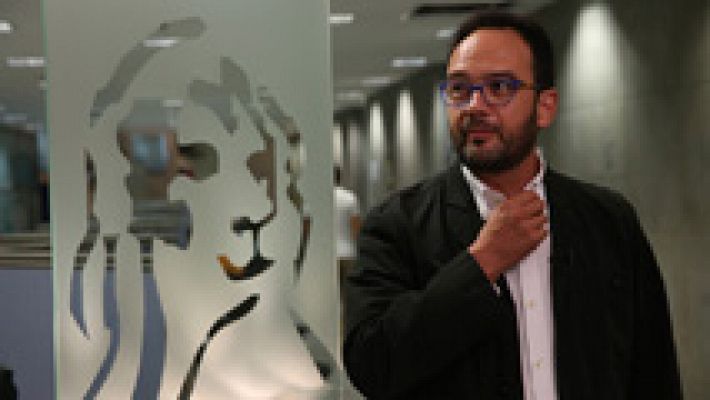 Telediario 1 - PSOE y Podemos piden un pleno urgente para que comparezca De Guindos por el nombramiento de Soria