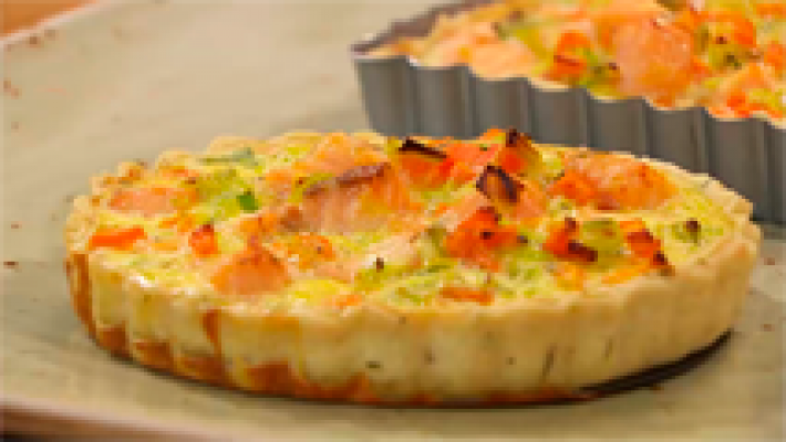 RTVE Cocina - Receta de tarta salada de puerros y salmón