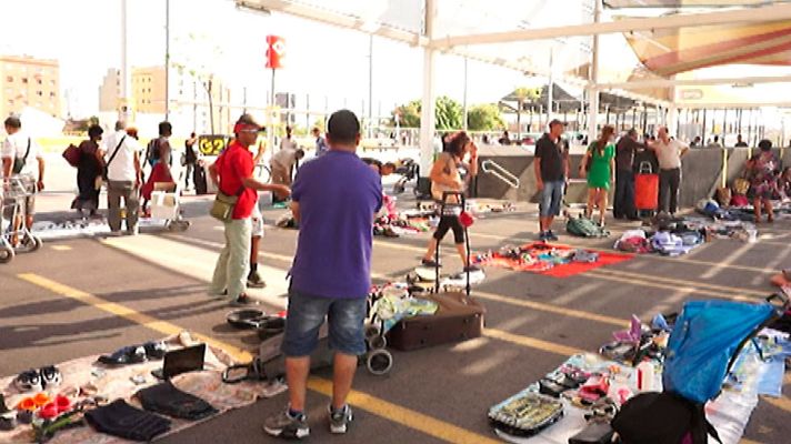 Telediario 1 - En Barcelona repuntan las ventas en el conocido como mercado de la Miseria