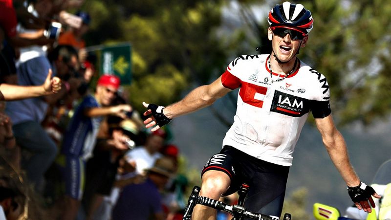 El suizo Mathias Frank (IAM) se ha impuesto en la decimoséptima etapa de la Vuelta disputada entre Castellón y el Alto Mas de la Costa, de 177,5 kilómetros, en la que Nairo Quintana (Movistar) conservó el maillot rojo de líder.