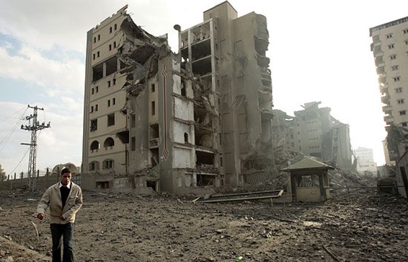 Israel bombardea Gaza por tercera noche consecutiva.