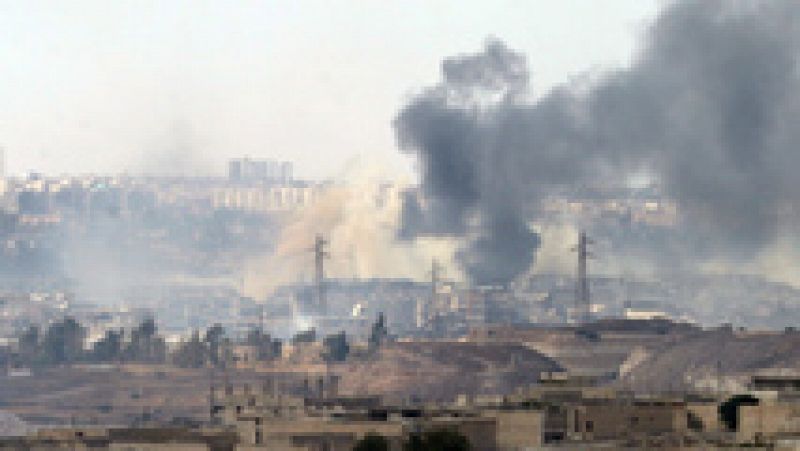 Continúan los bombardeos sobre la población civil de Alepo en medio de la indignación internacional por el uso de armas químicas en la ciudad asediada