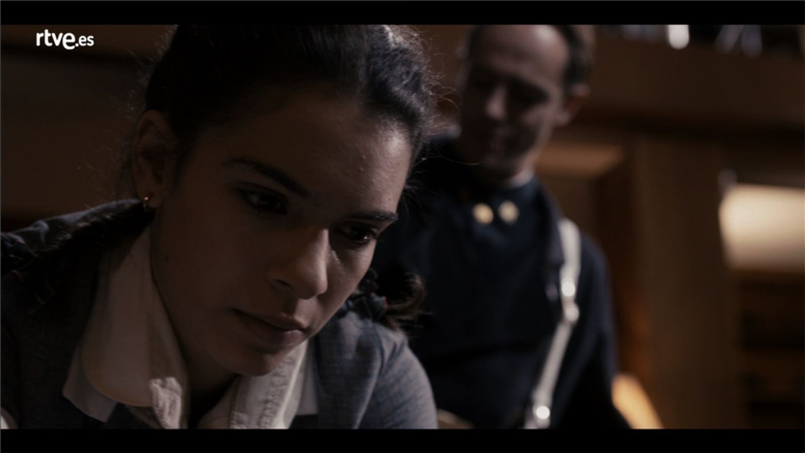 La sonata del silencio - Elena es acosada y Marta la defiende - La sonata del silencio | Ver