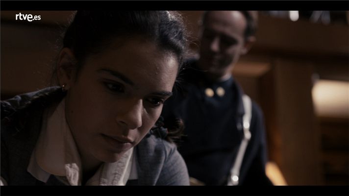 La sonata del silencio - Elena es acosada y Marta la defiende