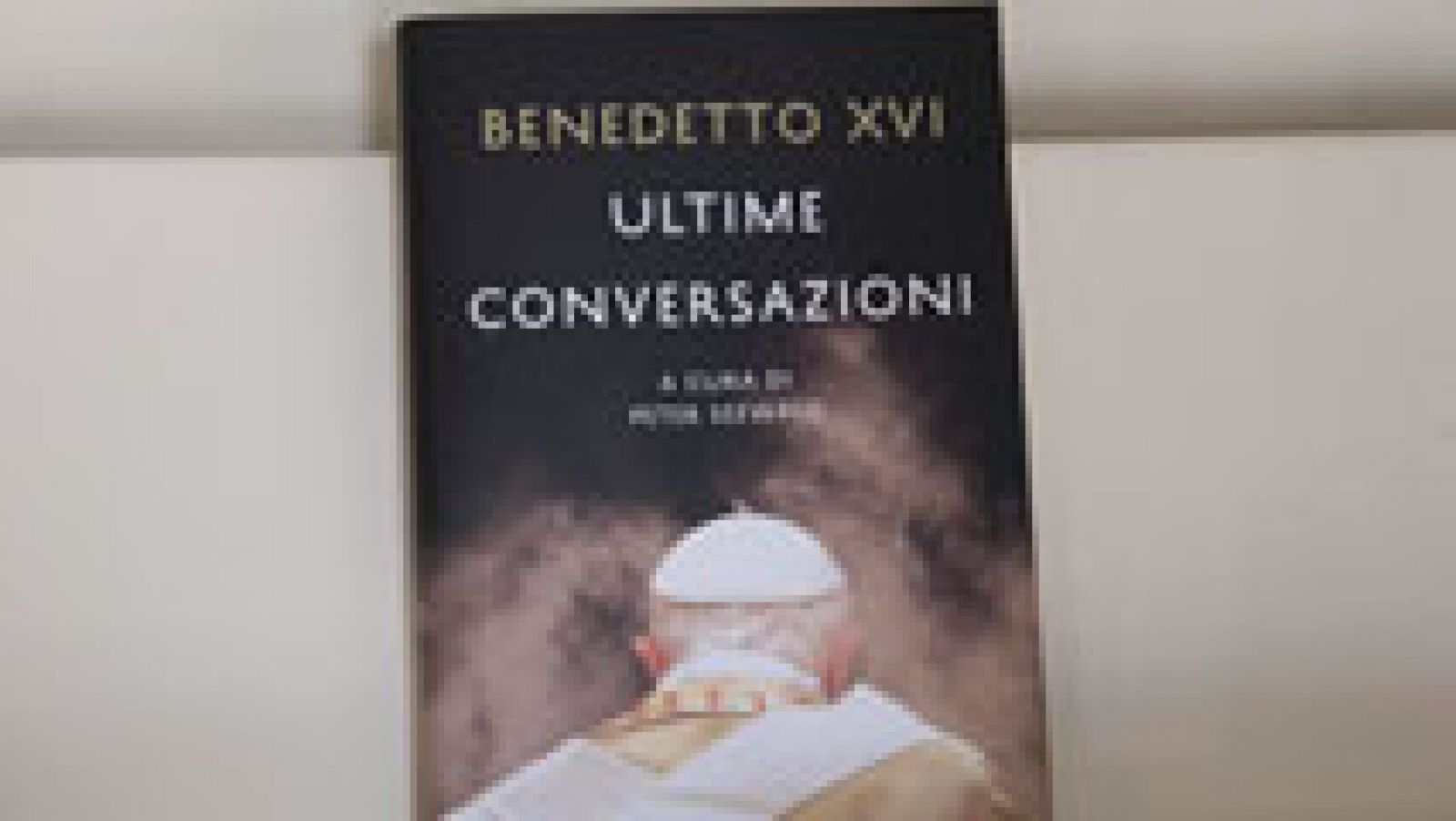 Telediario 1: Sale a la venta el libro 'Últimas conversaciones' sobre Benedicto XVI | RTVE Play