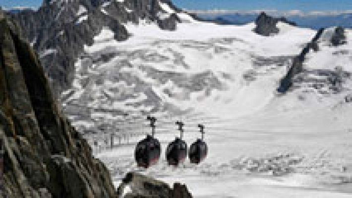 Telediario 1 - Termina el rescate de las 33 personas que han pasado la noche bloqueadas en el Mont-Blanc