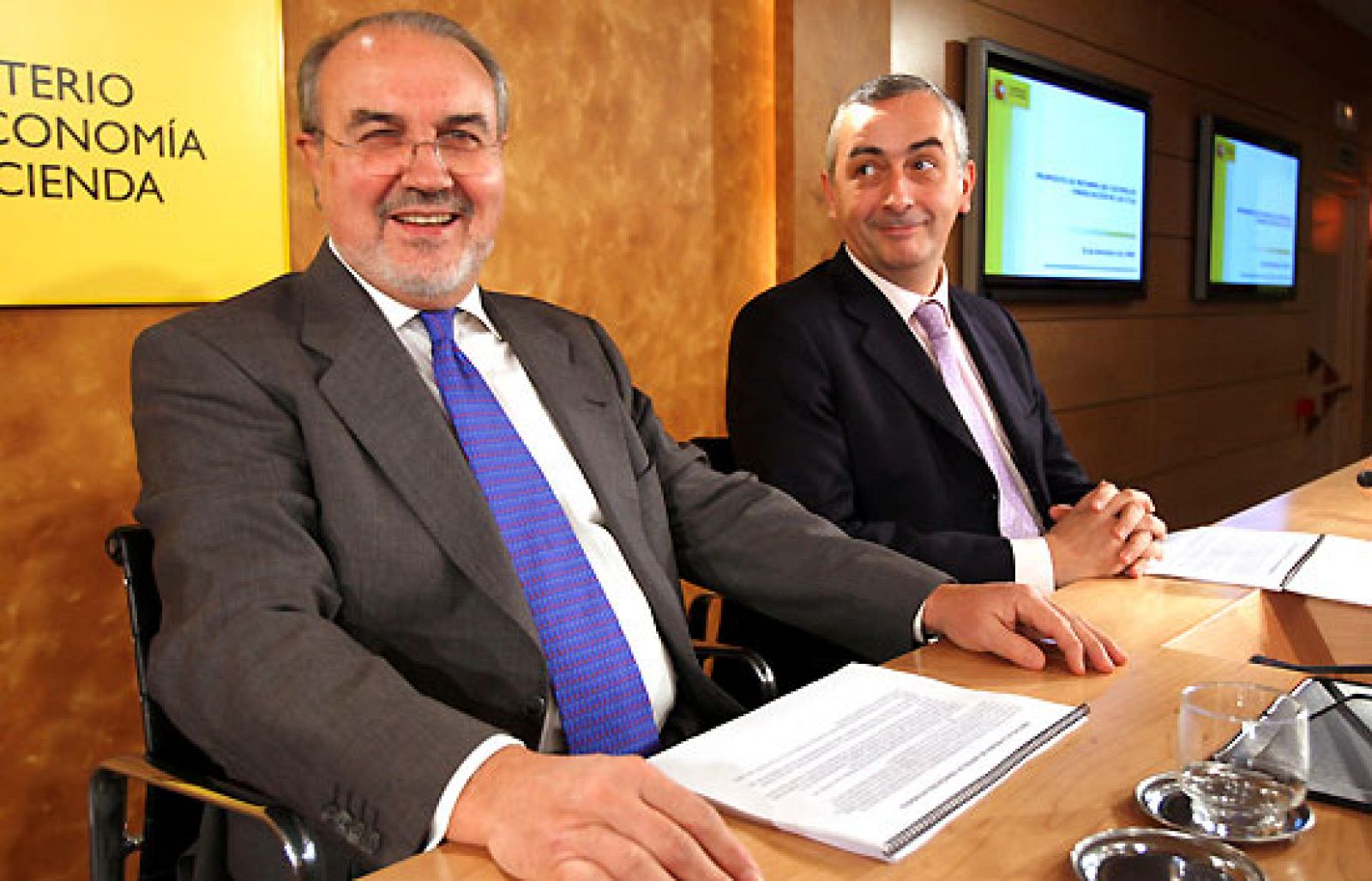 Solbes admite que España puede entrar en recesión en el último trimestre del año tal como apunta el último boletín del Banco de España