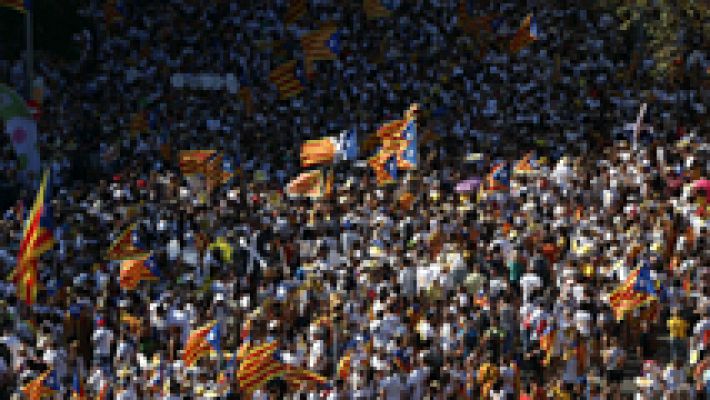 Informativo 24h - Miles de personas se manifiestan en Cataluña a favor de la independencia