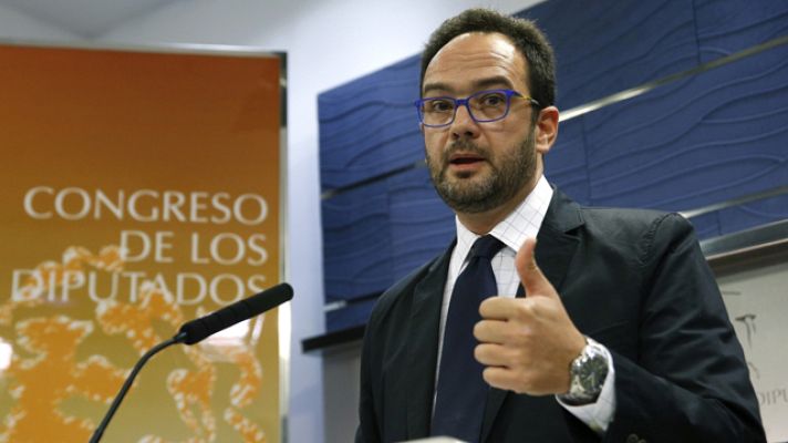 Telediario 1 - El PSOE y Podemos estudian reprobar a Ana Pastor si no fija el pleno para la comparecencia de Luis De Guindos