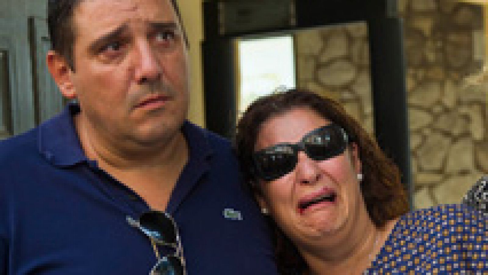 Telediario 1: Una pareja de Valencia devuelve por orden judicial a su hijo preadoptivo a su madre biológica | RTVE Play