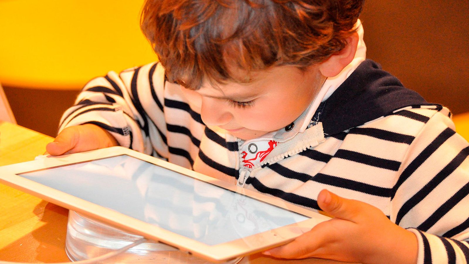 Más de la mitad de los padres no ven los peligros de internet