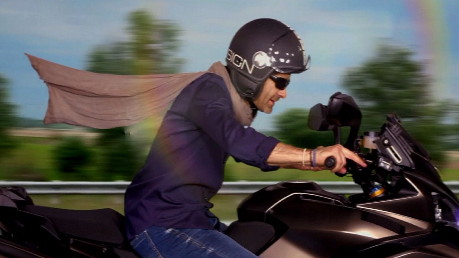 Desafía tu mente - Antonio Lobato, de paseo en moto