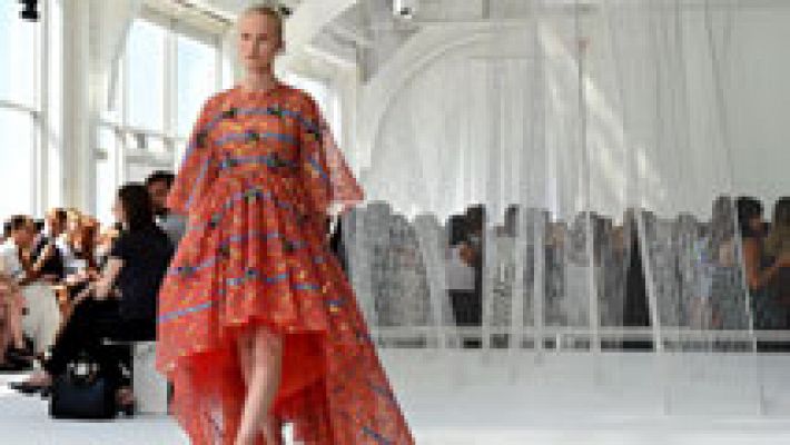 Descubre en este vídeo como se hizo la colección 'Luminosity' de Delpozo