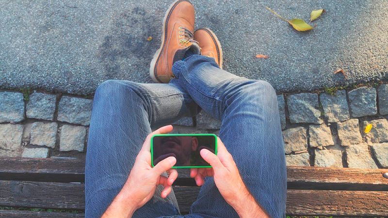 Según el estudio de la OCDE las mujeres siguen cobrando un 20% menos que los hombres con la misma formación