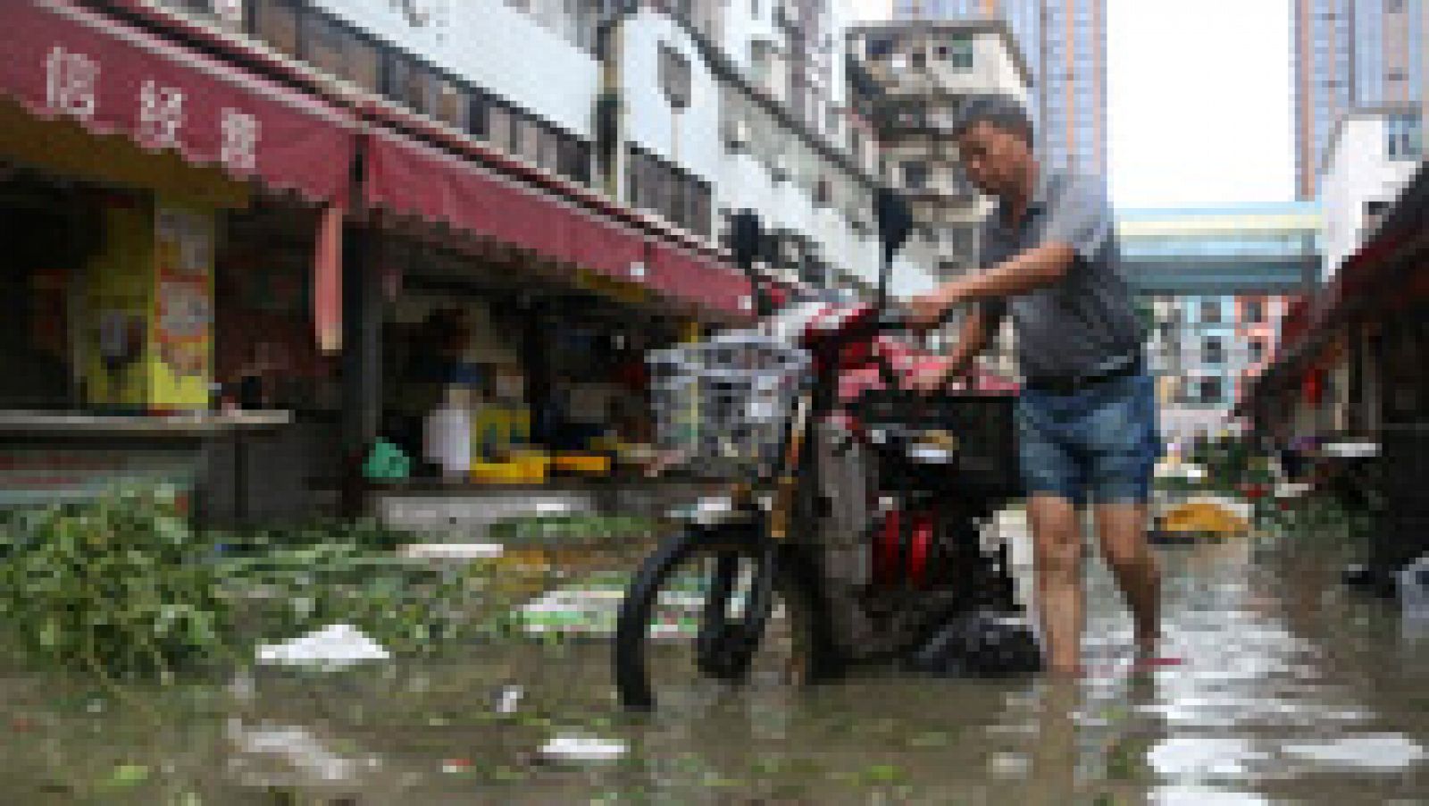 Telediario 1: El tifón Meranti  llega a las costas de China tras dejar un muerto y 51 heridos en Taiwán | RTVE Play
