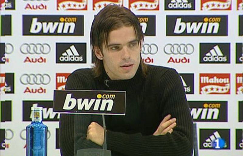 Gago todavía ve posible la consecución de la lIga y no descarta la Champìons. Respecto al caso de Huntelaar y Lass no ha querido opinar.