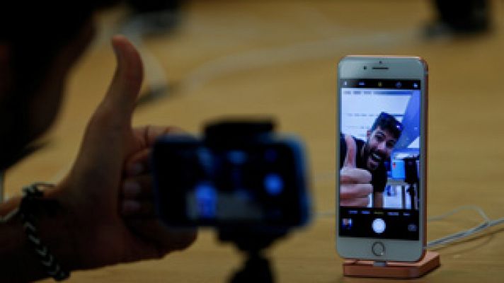 Telediario 1 - Neofilia, o la obsesión por tener lo más novedoso